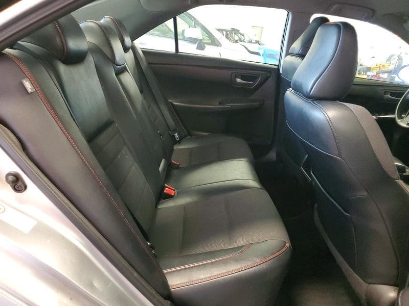2017 TOYOTA CAMRY SE 10