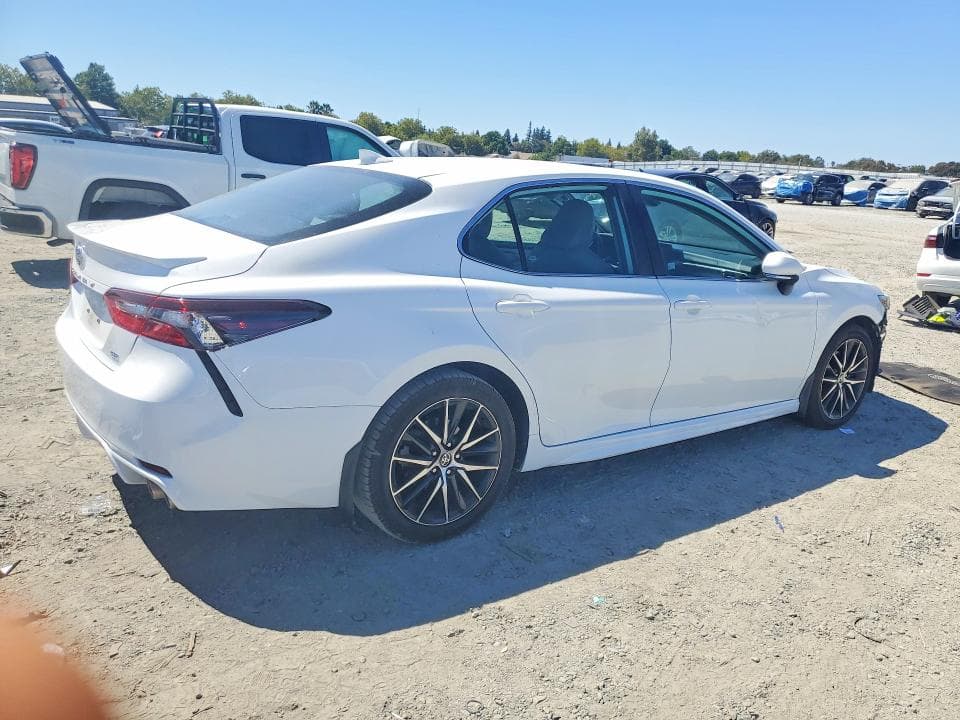 2022 TOYOTA CAMRY SE 3