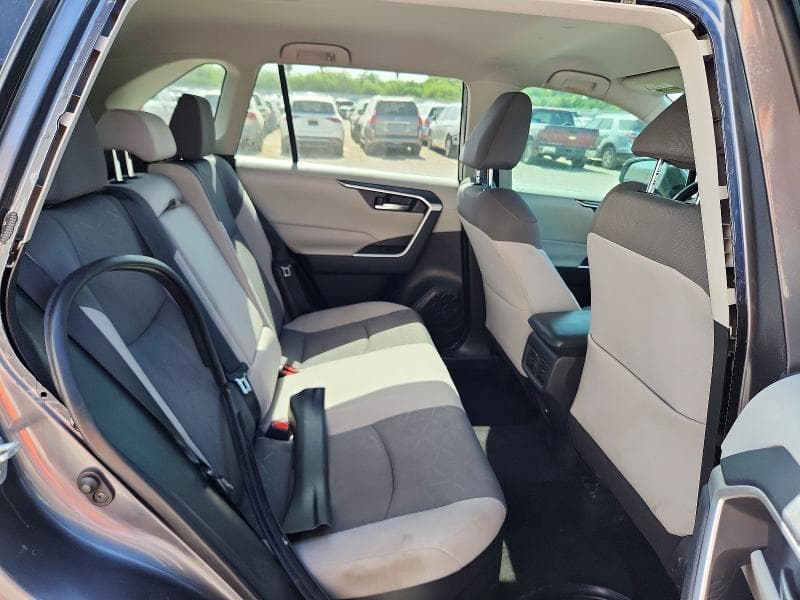 2021 TOYOTA RAV4 XLE 11
