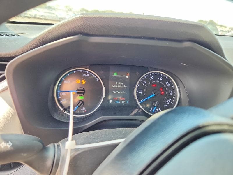 2021 TOYOTA RAV4 XLE 9