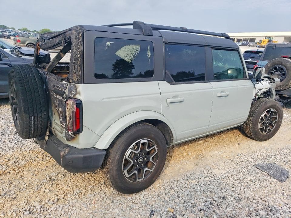 2024 FORD BRONCO OUTER BANKS 3