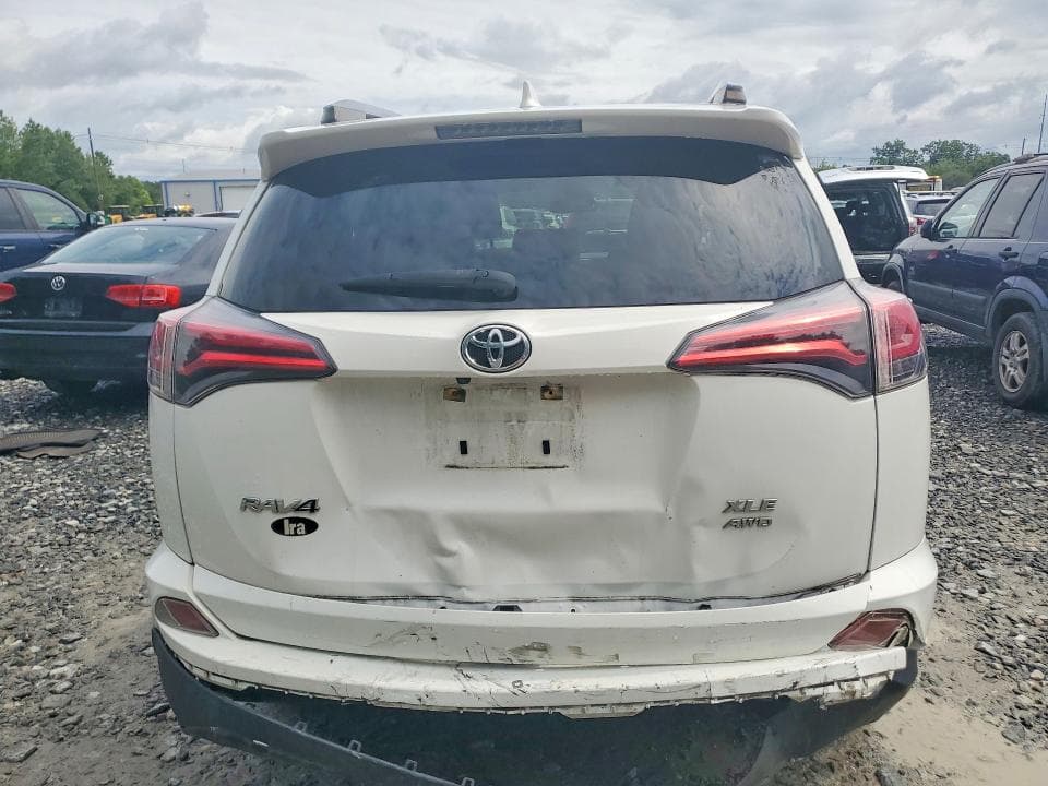 2018 TOYOTA RAV4 XLE 6