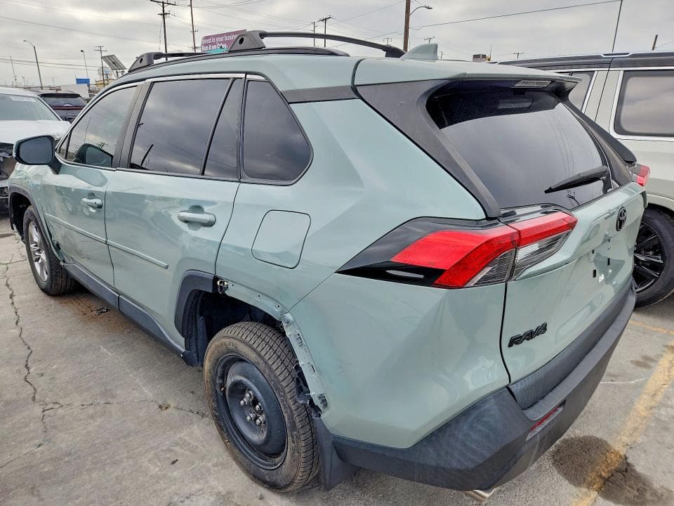 2023 TOYOTA RAV4 XLE 2
