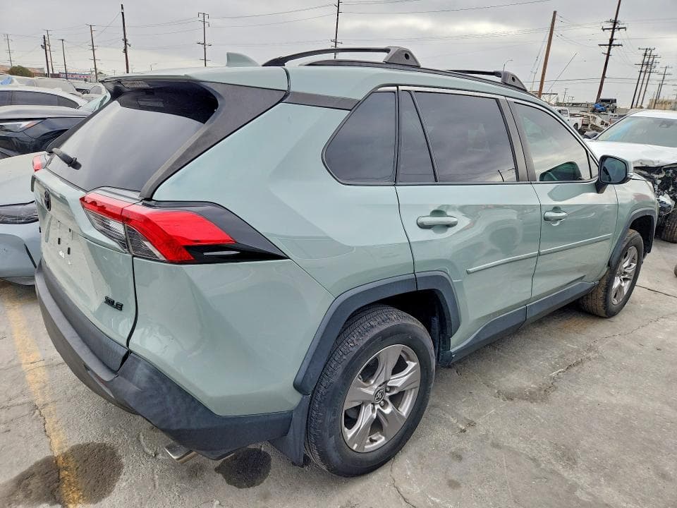 2023 TOYOTA RAV4 XLE 3