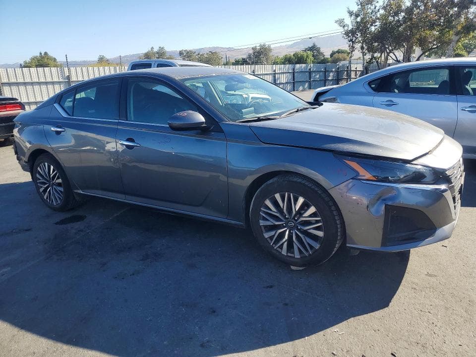2023 NISSAN ALTIMA SV 4