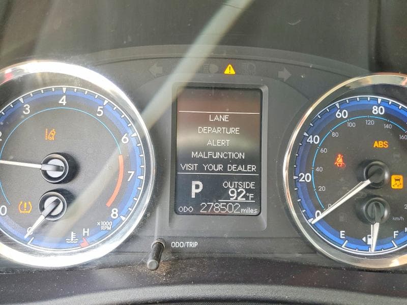 2017 TOYOTA COROLLA LE 9