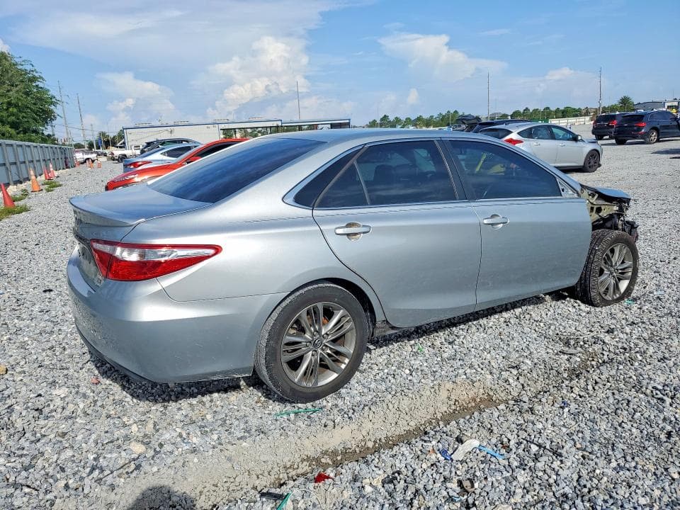 2017 TOYOTA CAMRY SE 3