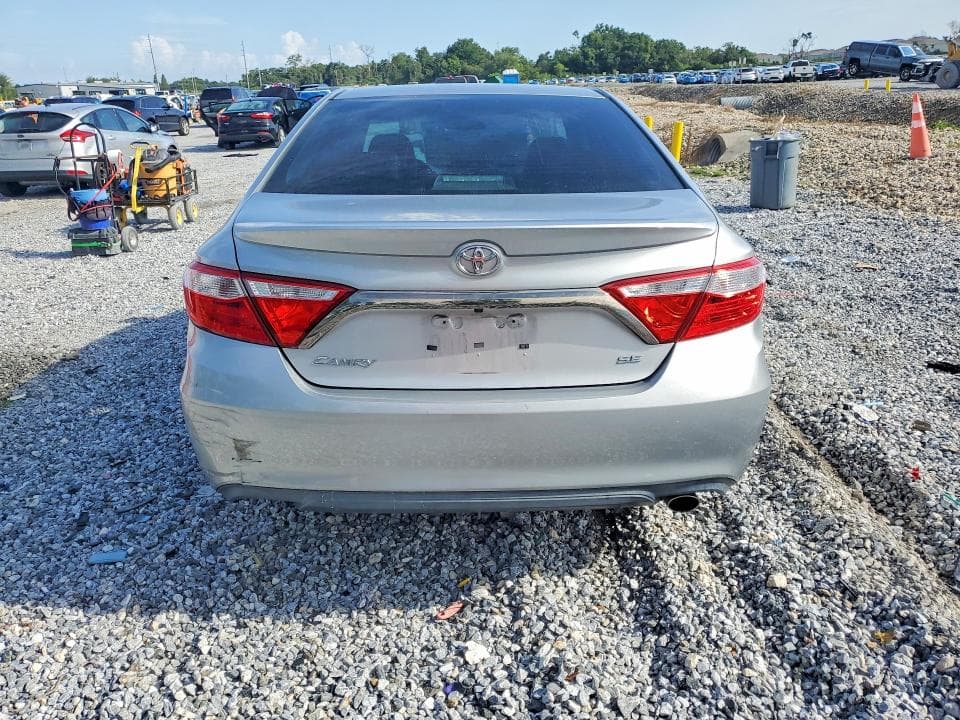 2017 TOYOTA CAMRY SE 6