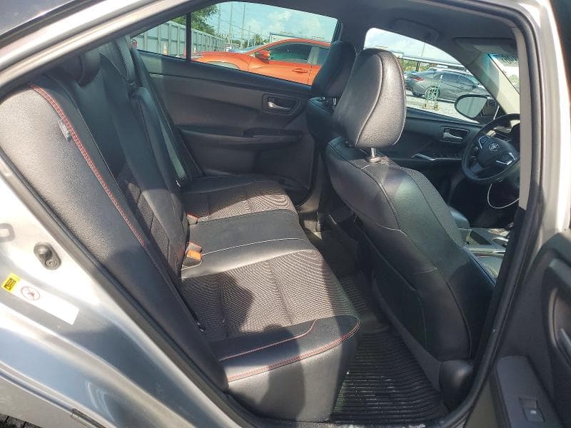 2017 TOYOTA CAMRY SE 10