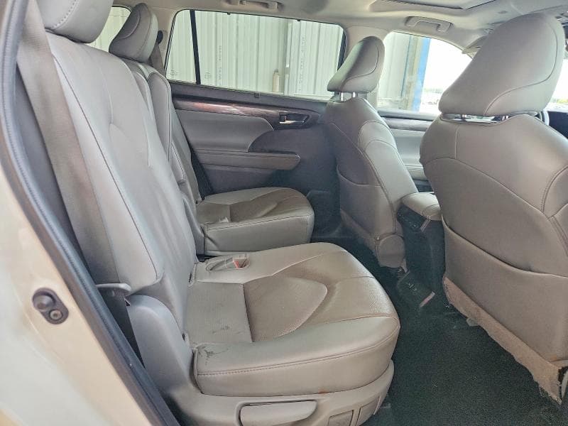 2022 TOYOTA HIGHLANDER LIMITED 11