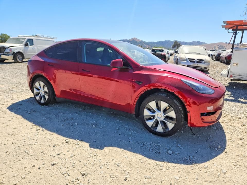 2024 TESLA MODEL Y 4