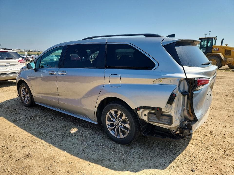 2024 TOYOTA SIENNA LE 2