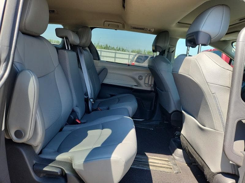 2024 TOYOTA SIENNA LE 11