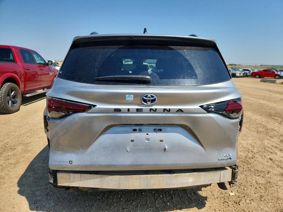 2024 TOYOTA SIENNA LE 6