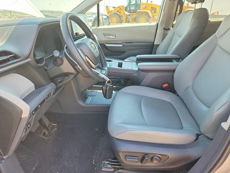 2024 TOYOTA SIENNA LE 7