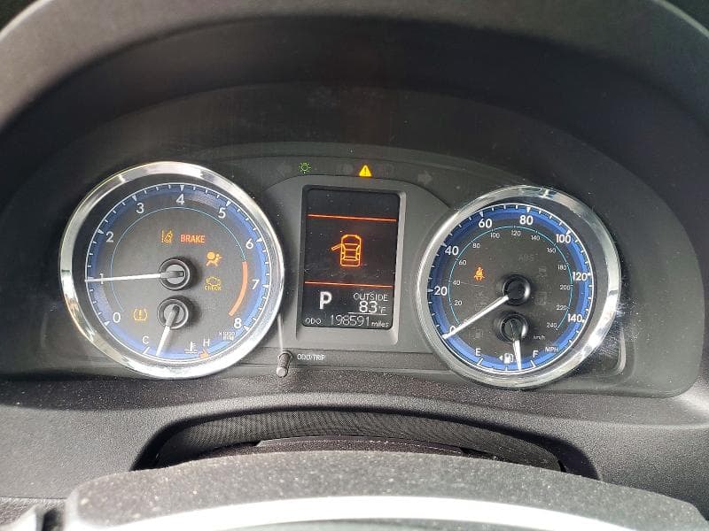 2018 TOYOTA COROLLA LE 9