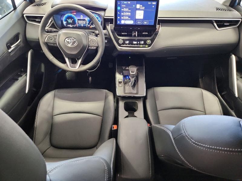 2026 TOYOTA COROLLA CROSS XLE 8