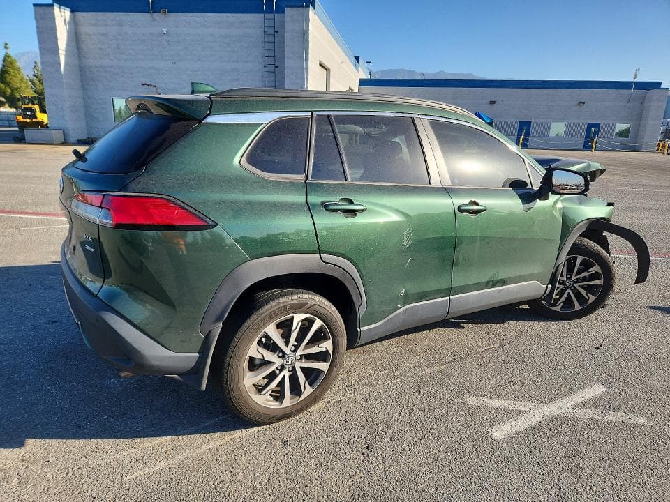 2023 TOYOTA COROLLA CROSS XLE 3
