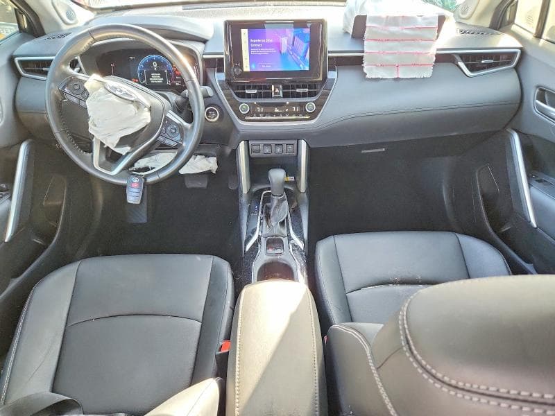 2023 TOYOTA COROLLA CROSS XLE 8