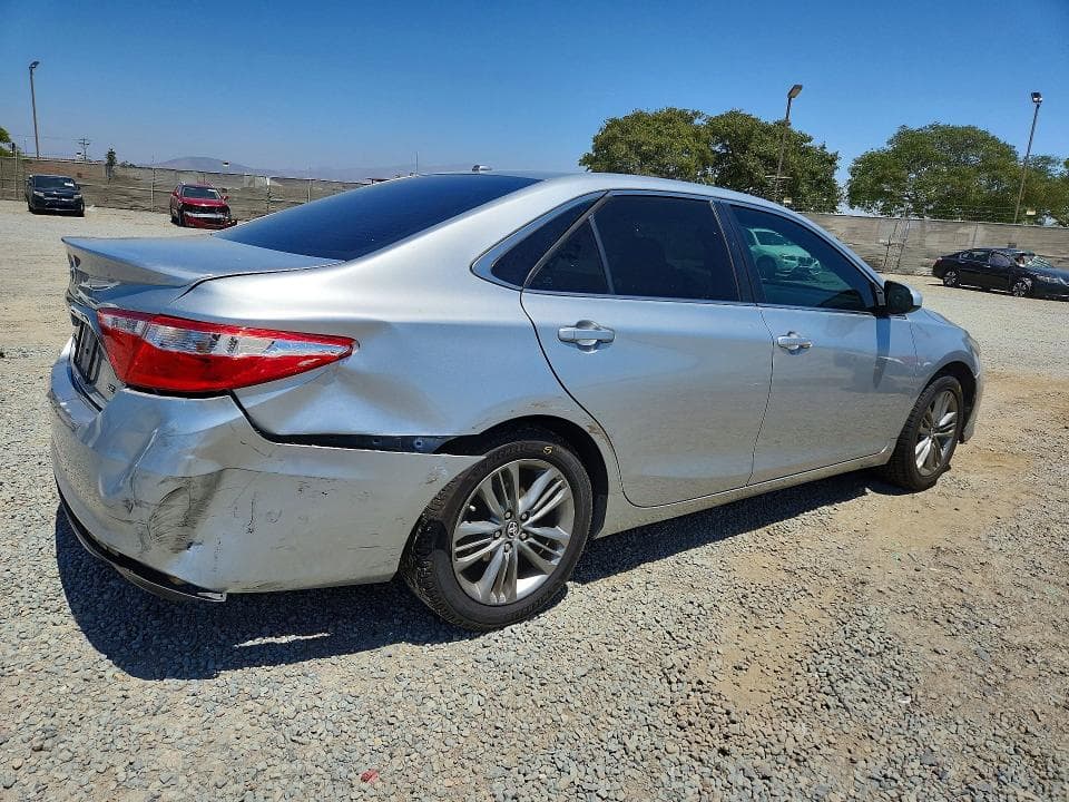 2017 TOYOTA CAMRY SE 3