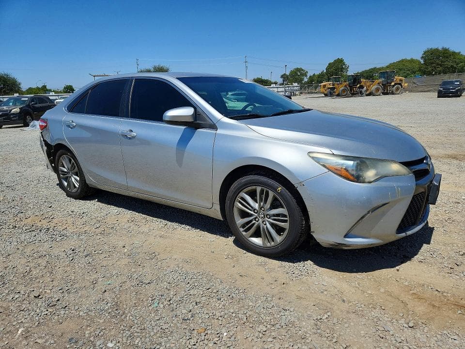 2017 TOYOTA CAMRY SE 4