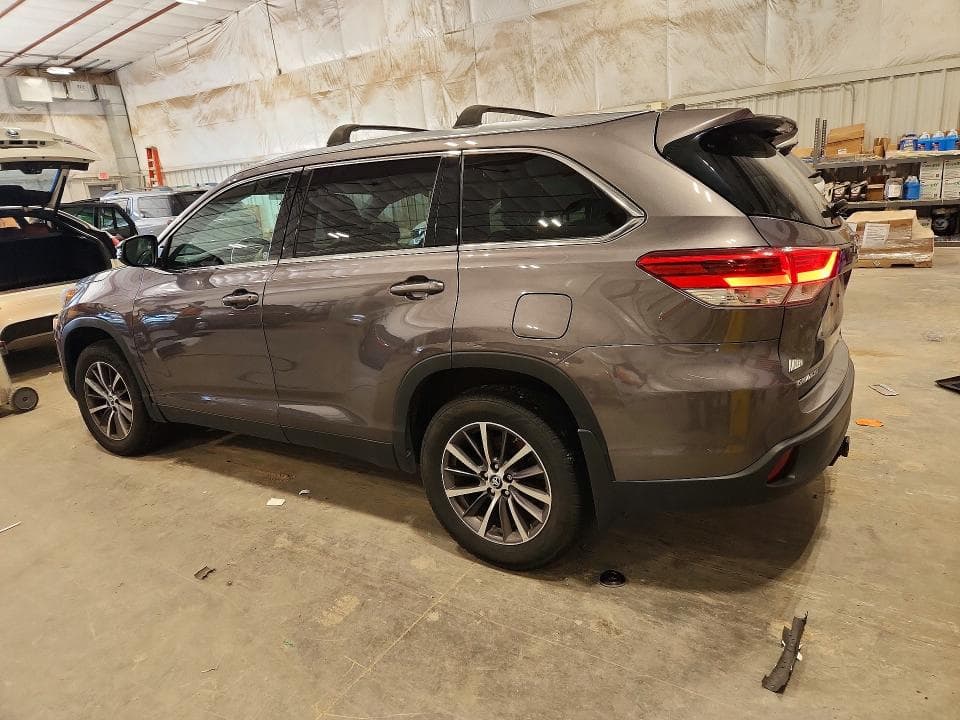 2019 TOYOTA HIGHLANDER XLE 2