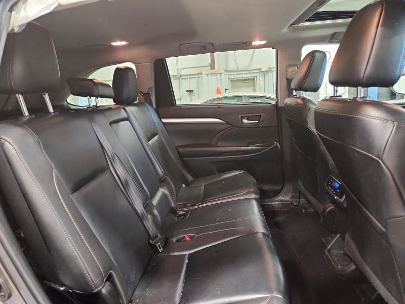 2019 TOYOTA HIGHLANDER XLE 11