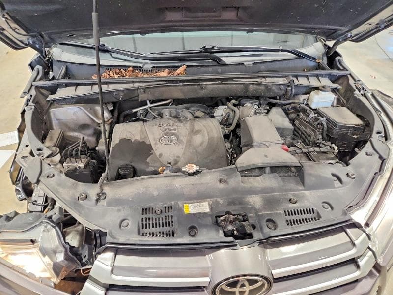 2019 TOYOTA HIGHLANDER XLE 12