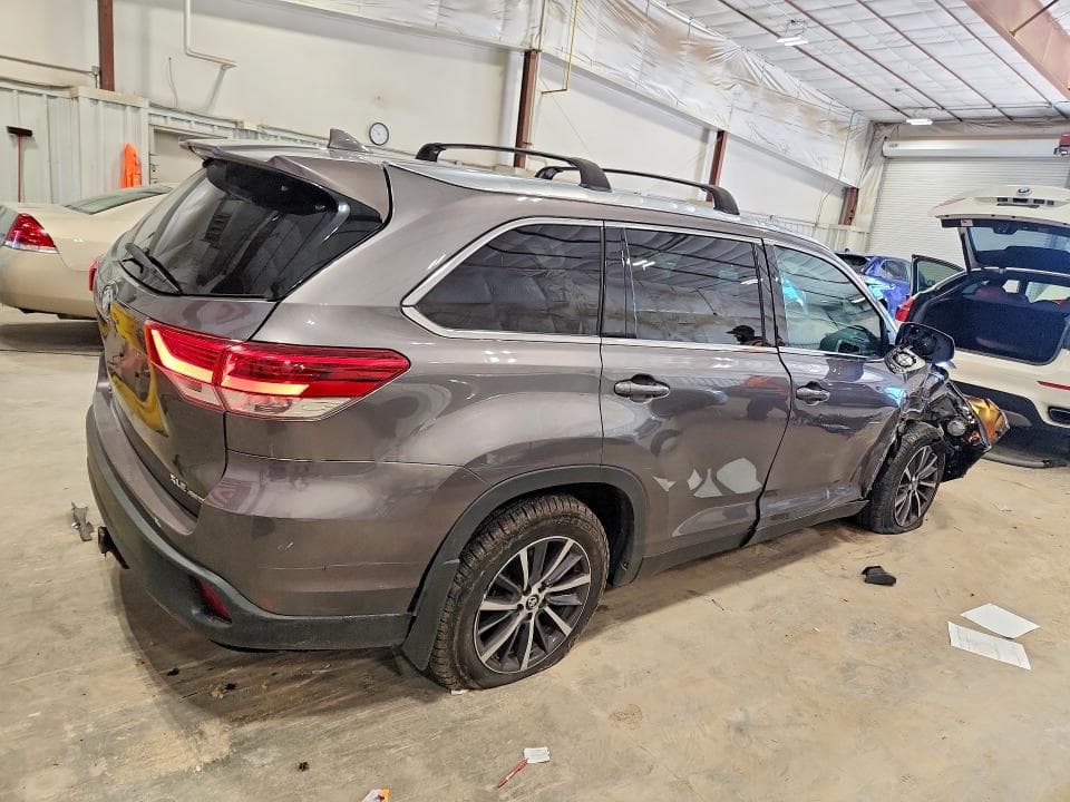 2019 TOYOTA HIGHLANDER XLE 3