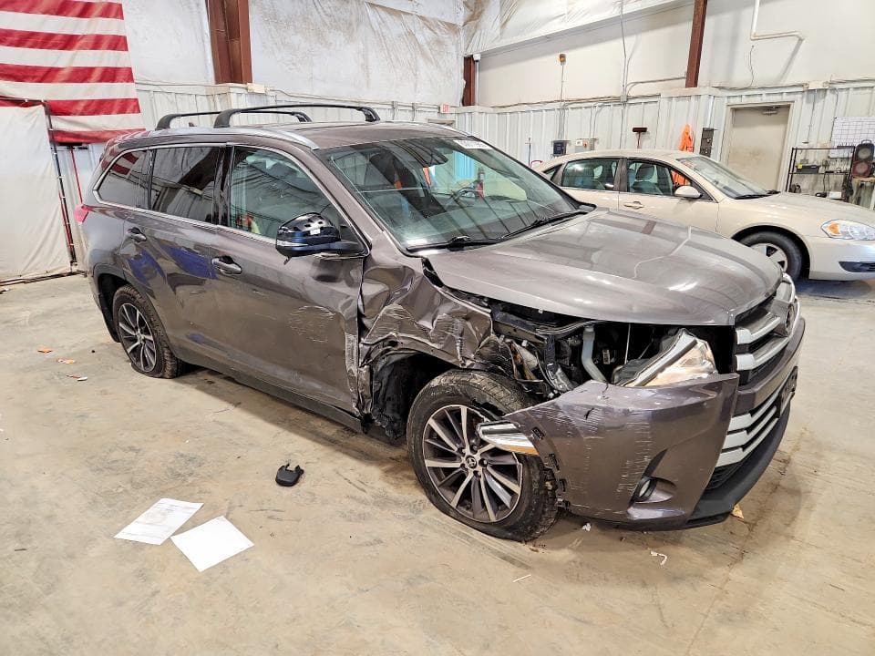 2019 TOYOTA HIGHLANDER XLE 4