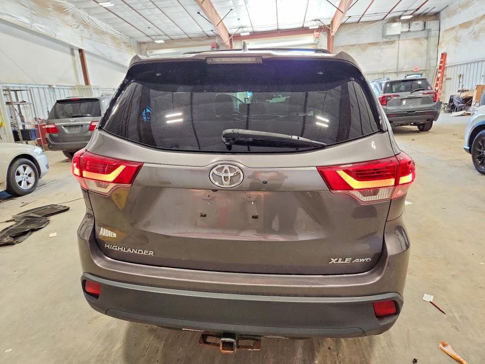 2019 TOYOTA HIGHLANDER XLE 6