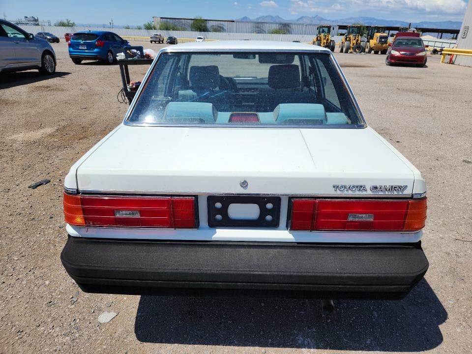 1986 TOYOTA CAMRY DELUXE 6