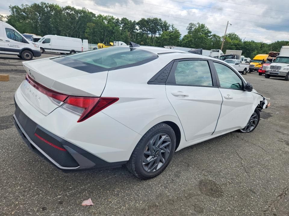 2024 HYUNDAI ELANTRA SEL 3