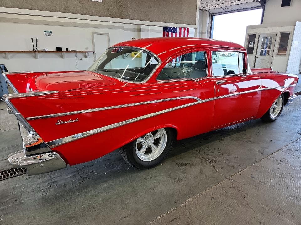 1957 CHEVROLET UK 3