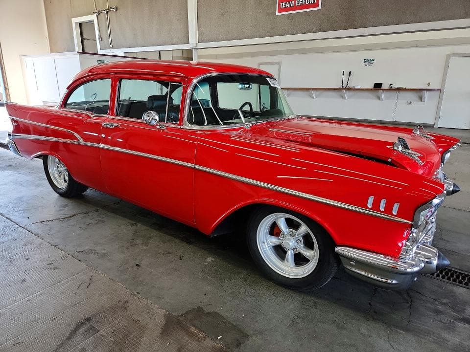 1957 CHEVROLET UK 4