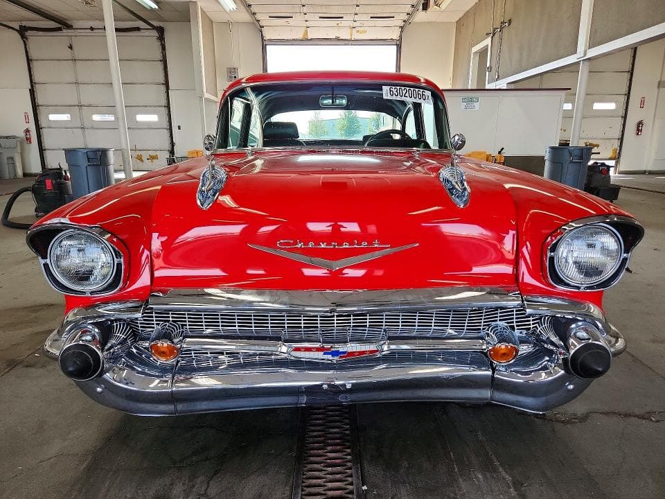 1957 CHEVROLET UK 5