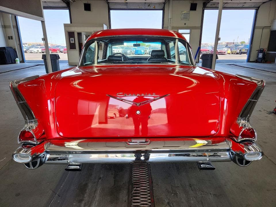 1957 CHEVROLET UK 6