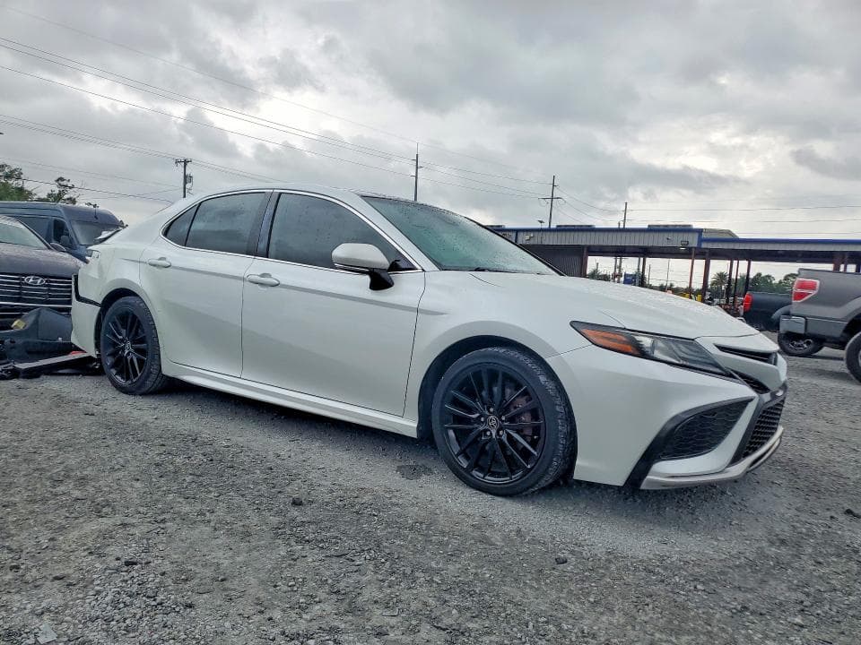 2023 TOYOTA CAMRY XSE 4
