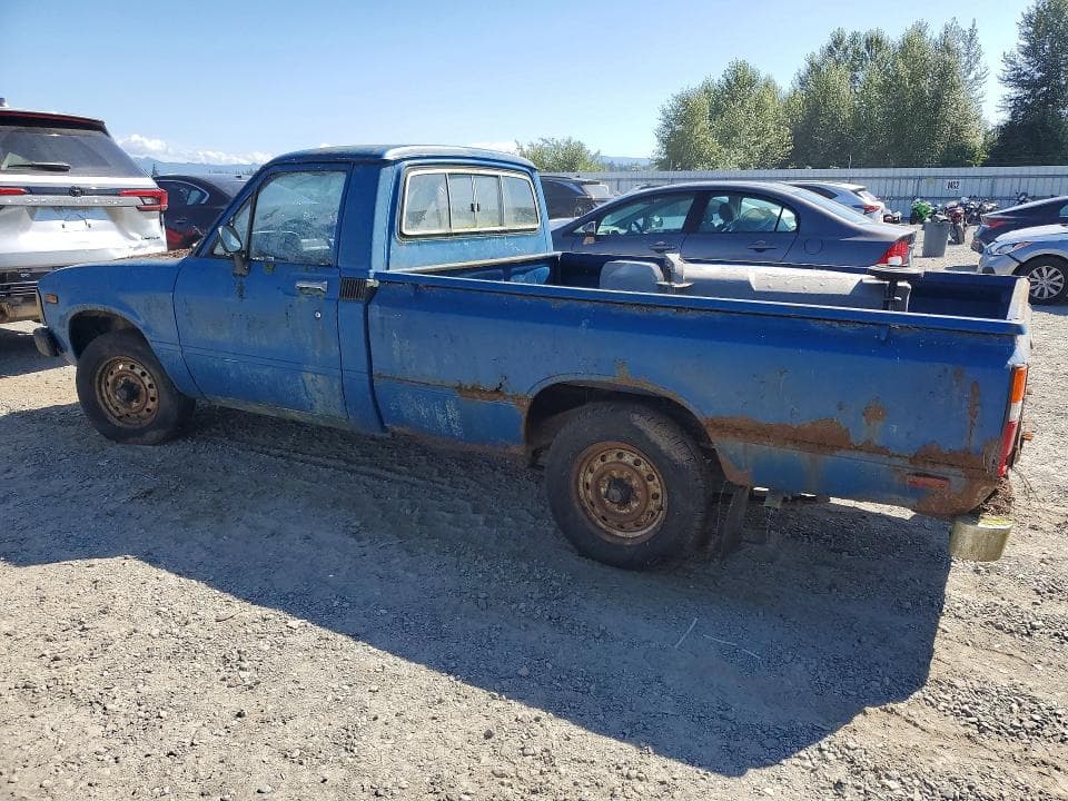 1982 TOYOTA PICKUP / CAB CHASSIS 1/2 TON DLX 2