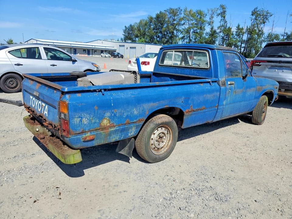 1982 TOYOTA PICKUP / CAB CHASSIS 1/2 TON DLX 3