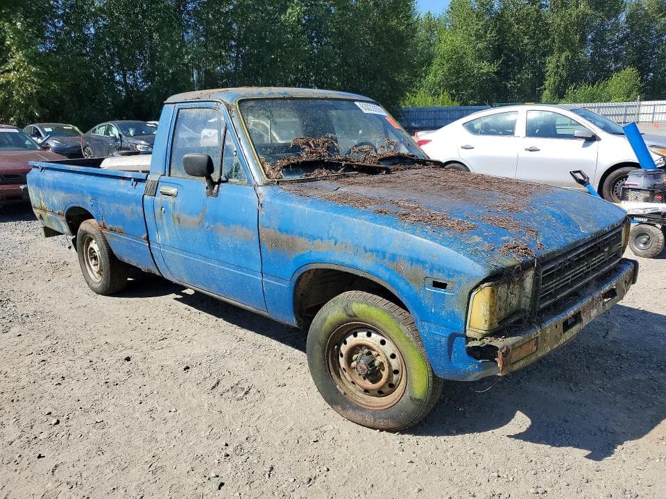 1982 TOYOTA PICKUP / CAB CHASSIS 1/2 TON DLX 4