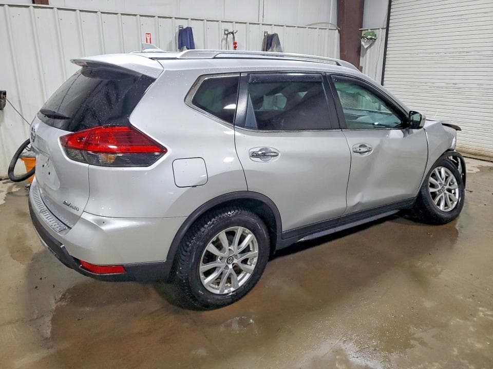 2017 NISSAN ROGUE SV 3