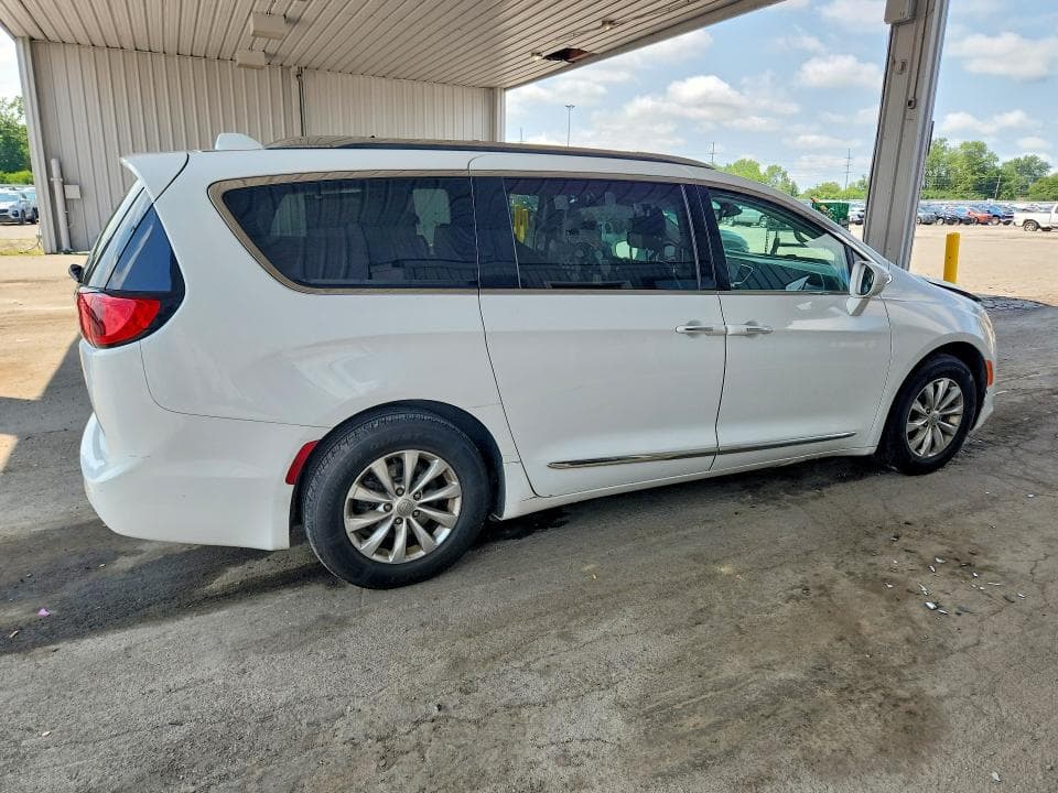 2019 CHRYSLER PACIFICA TOURING L 3