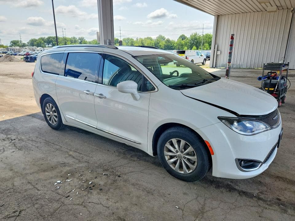 2019 CHRYSLER PACIFICA TOURING L 4
