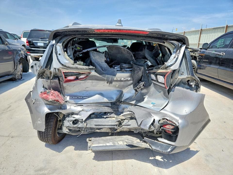 2022 KIA NIRO LX 6