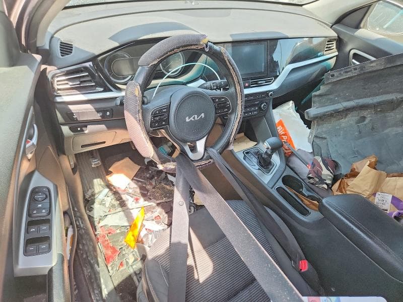 2022 KIA NIRO LX 8