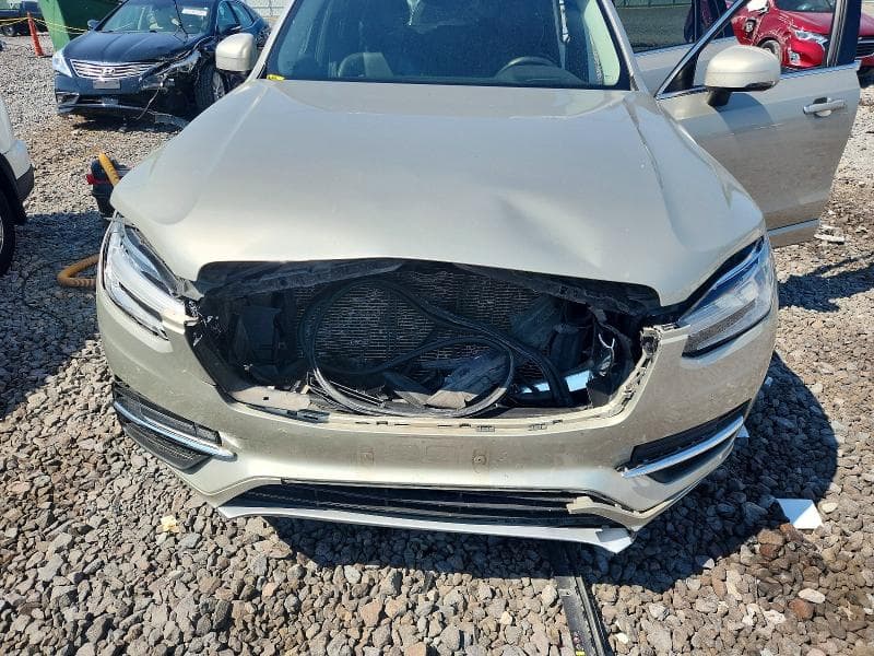 2018 VOLVO XC90 T6 11