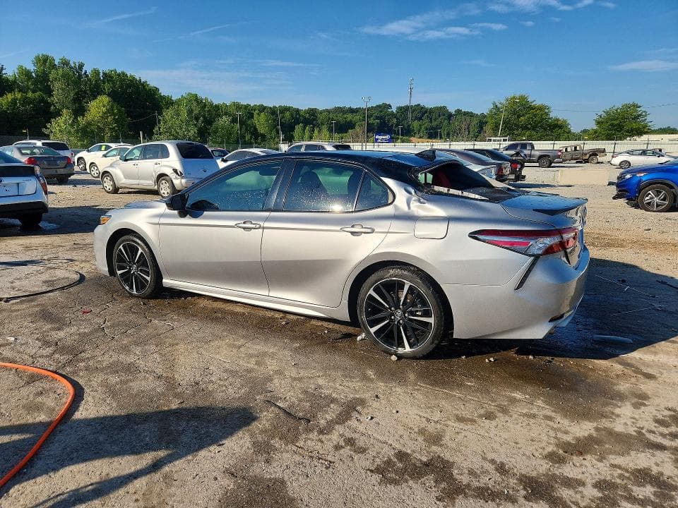 2019 TOYOTA CAMRY XSE 2