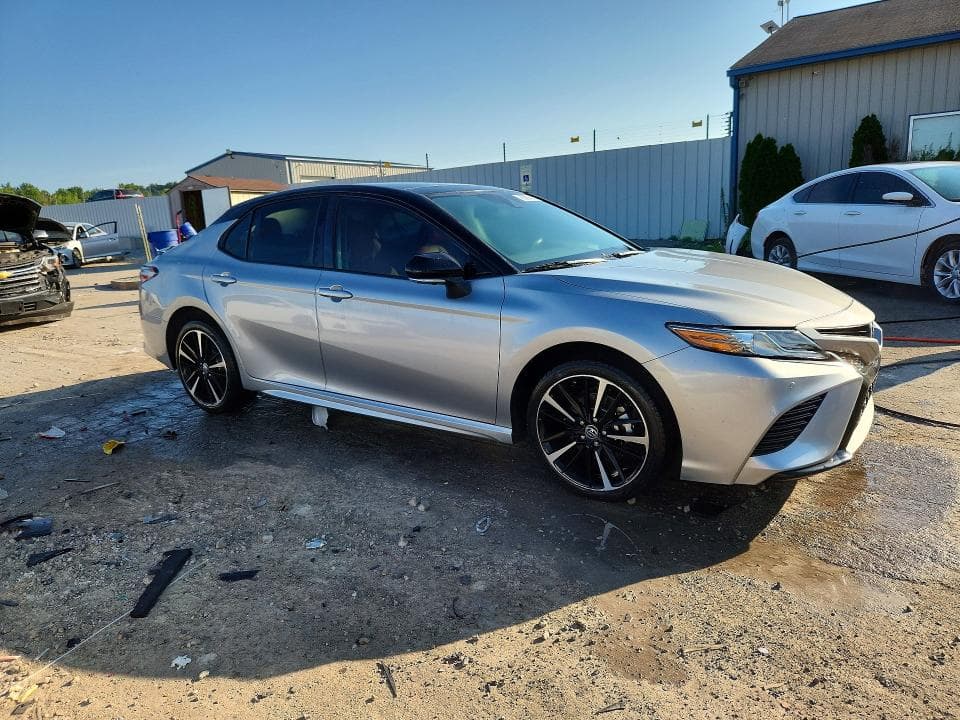2019 TOYOTA CAMRY XSE 4