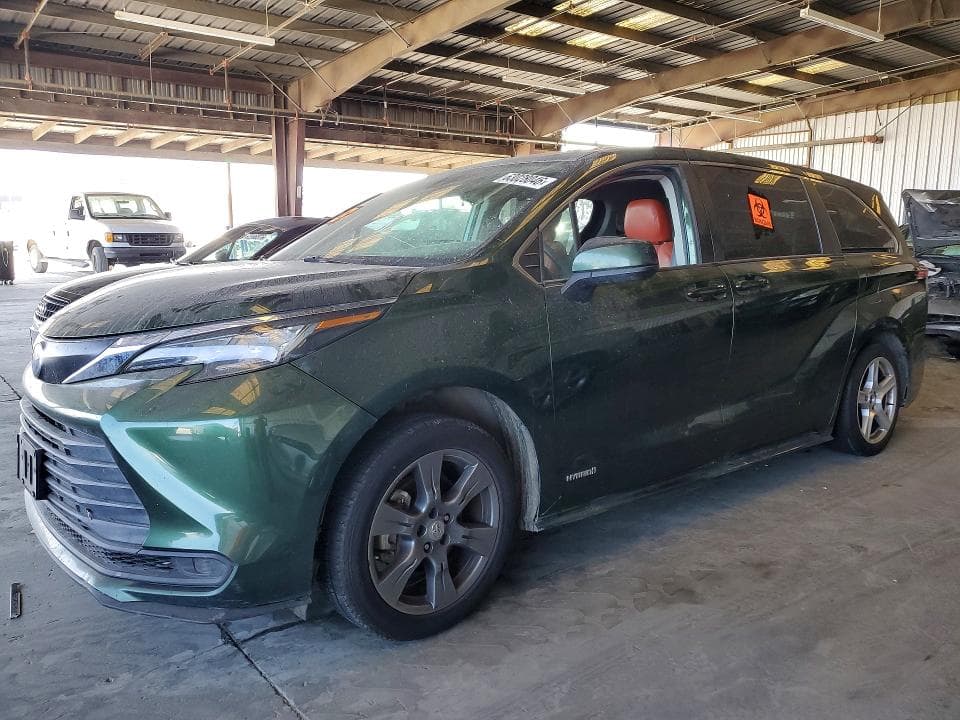 2021 TOYOTA SIENNA LE - 1
